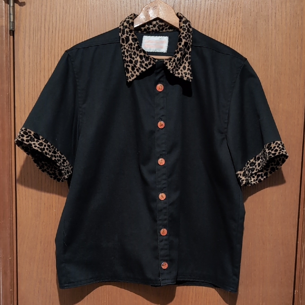 Vintage Black Button-Up Top with Leopard Print Collar & Cuffs